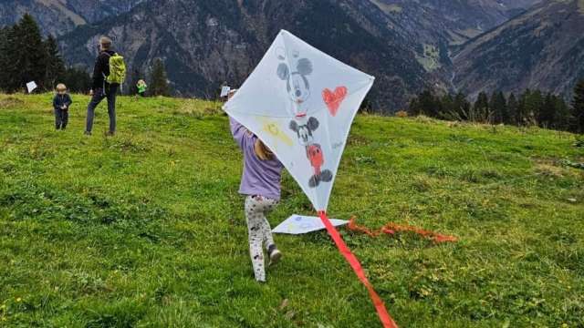 Familienprogramm: Drachen basteln, Donnerstag, 15. Oktober 2026