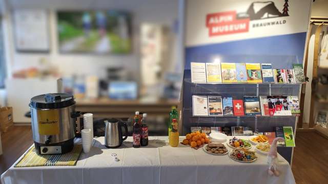 Adventsfenster in der Gäste-Info Braunwald, 22.12.2025