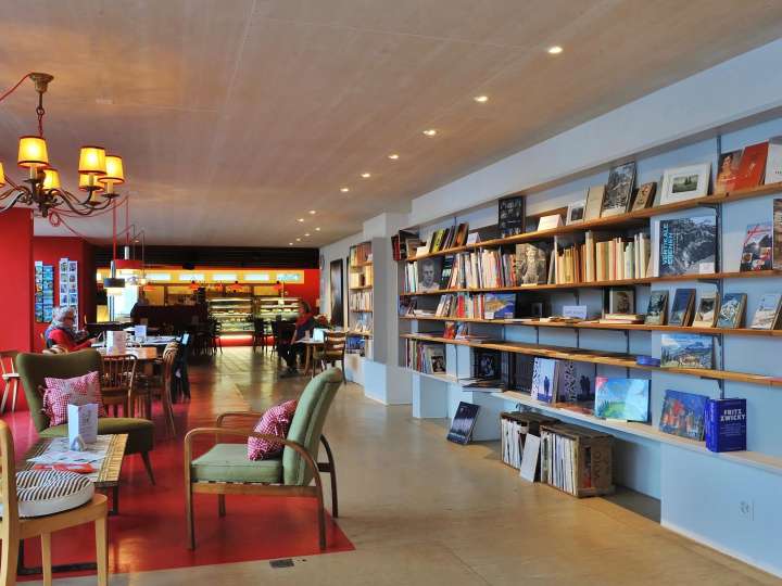 BSINTI - Lesecafé und Kulturbar 