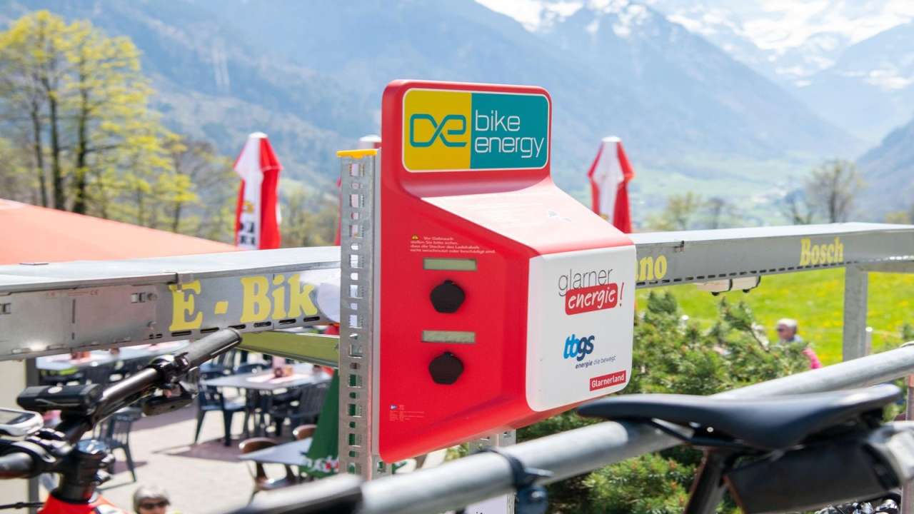 E-Bike Akkuladestation Kiosk Restaurant Klausenpass